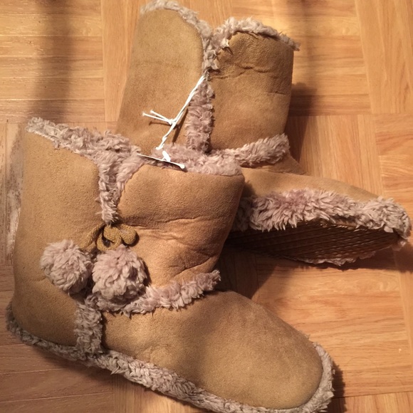 NEW, tan plush bootie sz medium(7-8) 1 pair left. - Picture 1 of 4