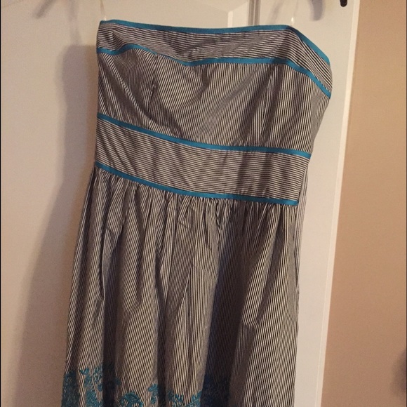 Strapless dress with tie in back
