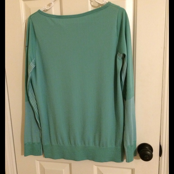 😍HP 11/15😍Nike Dri Fit Top NWOT - Picture 4 of 4