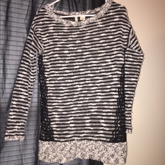 NWOT-Sweater w/ lace detail
