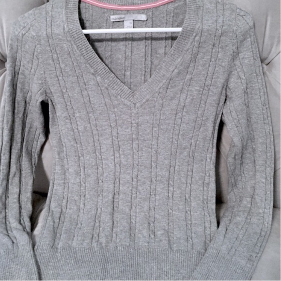 Old Navy gray v-neck sweater