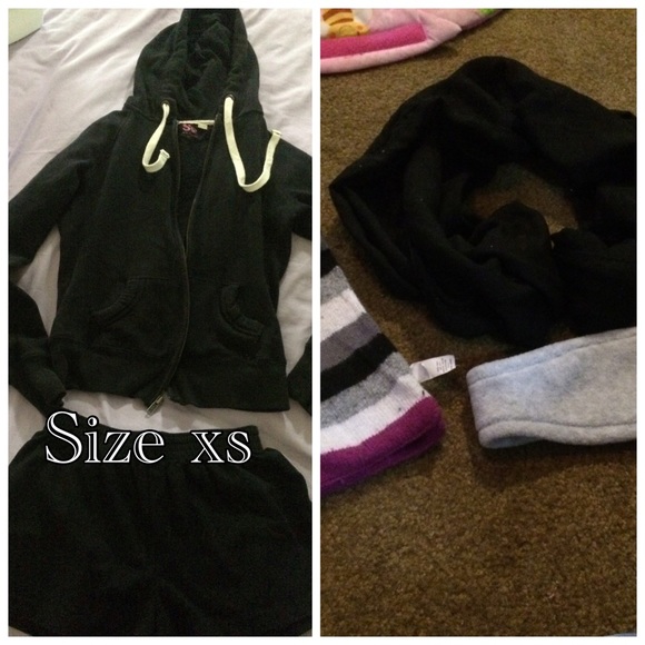 Zip up and short set