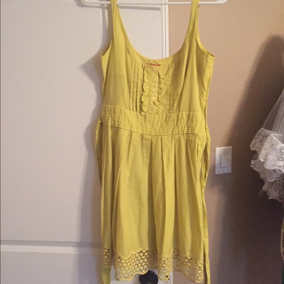 yellow/green dress