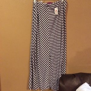 NWT Maxi black and white maxi skirt.