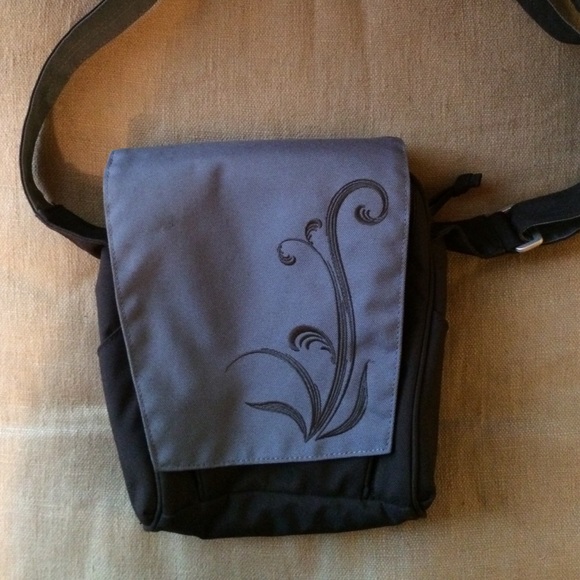 REI Handbags - REI Crossbody Bag