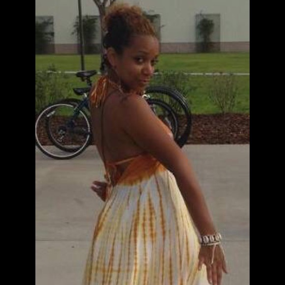 Meet your Posher, Nia@Thriftypurpose - Picture 2 of 8