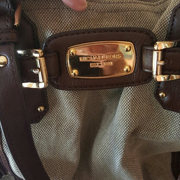 Michael Kors handbag for women Sheila satchel medium (Camel  Michael Kors purse