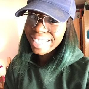 Meet your Posher, Maya