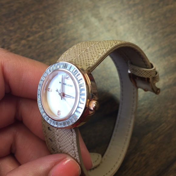 Michael Kors wrap watch - Picture 2 of 3