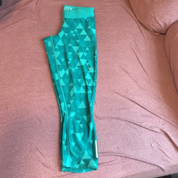 Nike patterned Capri running tights