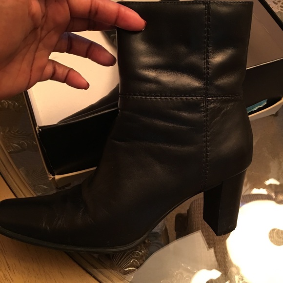Blk bootie boots