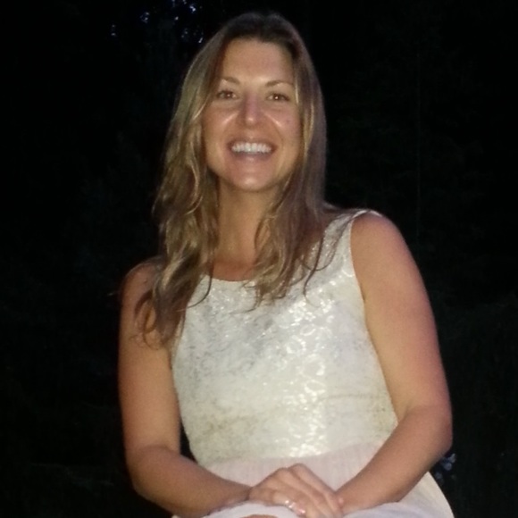 Meet your Posher, Lauren - Picture 2 of 2