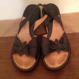 Sofft Black Leather Flower Wedge Sandals Size 8