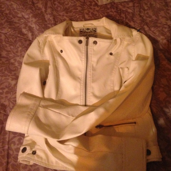 Wet seal white faux leather jacket - Picture 1 of 2