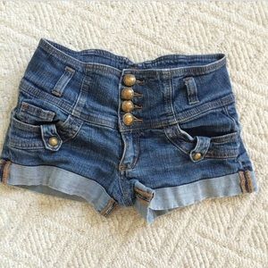 Urban Vibe High-Rise 4-button shorts