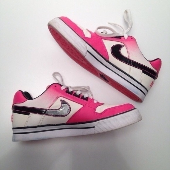Nike Shoes - Nike pink ombré sneakers