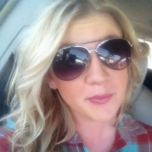 Meet your Posher, Kendra