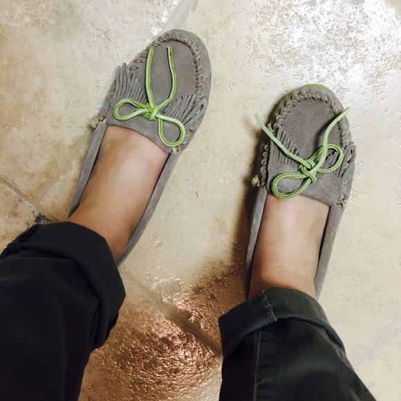 Minnetonka Shoes - Authentic Minnetonka Moccasin Size 9