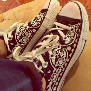 Converse All-Star Black and White Women's size 6