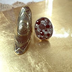 Lot of 2 costume rings