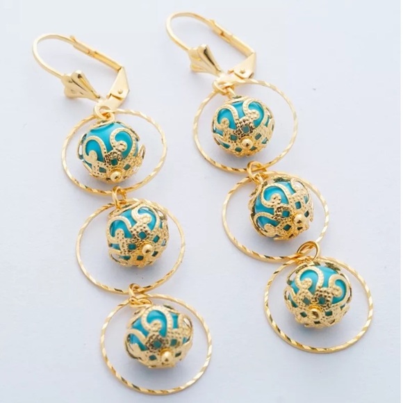 Jewelry - Stunning 18K Gold & Tiffany Blue Pearl Earrings!