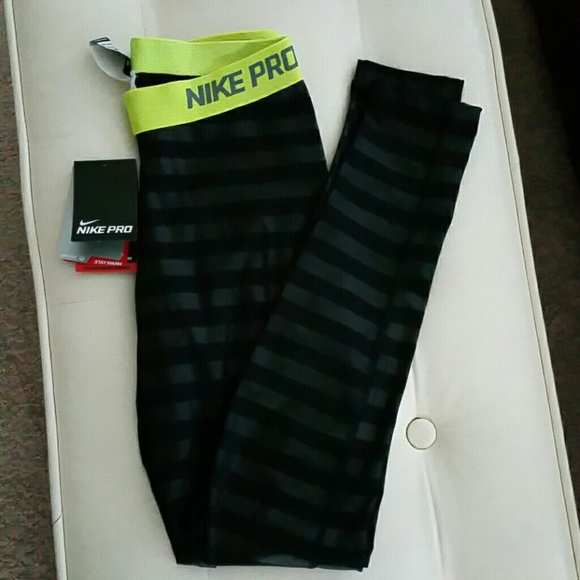 Nike Hyperwarm  leggings size S