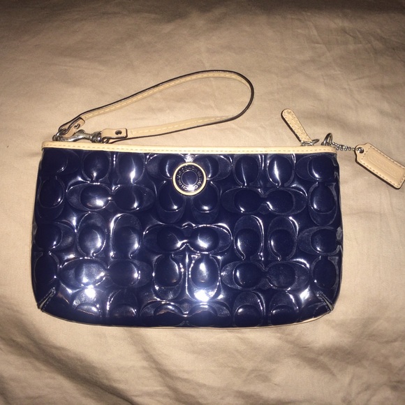 Coach wristlet💙