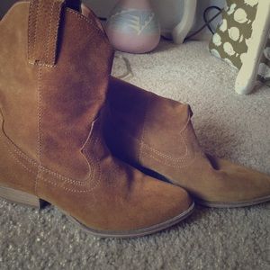 Suede boots