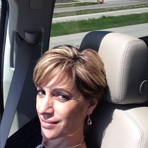 Meet your Posher, Deena