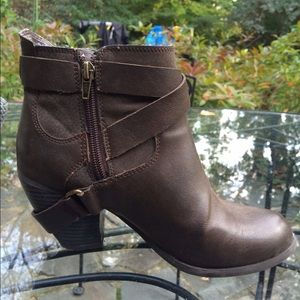 Cowboy style Ankle bootie, size 6.