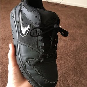Nike black size 4.5Youth