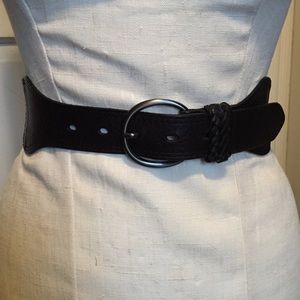 Black woven waist belt. Faux leather. barely worn