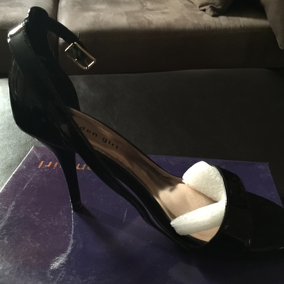 SOLD on Vnted! Madden girl black 3inch heels - Picture 3 of 4