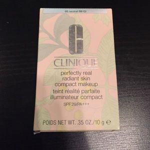 Clinique Compact Makeup - 05 Neutral