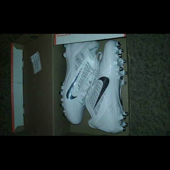 Nike cleats men white with metallic gray