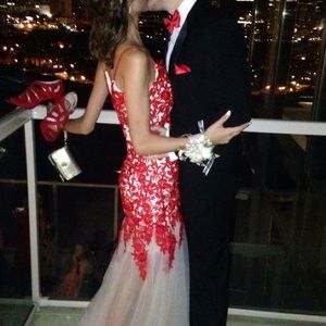 STUNNING😍 lace prom dress ❤️