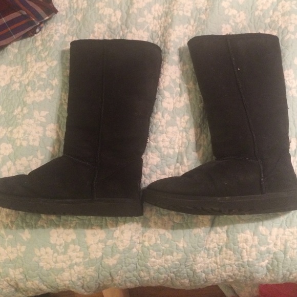 Women's black UGGs