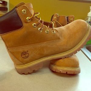 PRICE CUT✂️NWOT🔥 Woman's Timberland 6 inch Boots