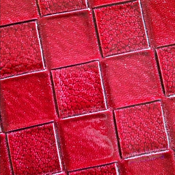 Red woven leather Estée Lauder travel set - Picture 2 of 4