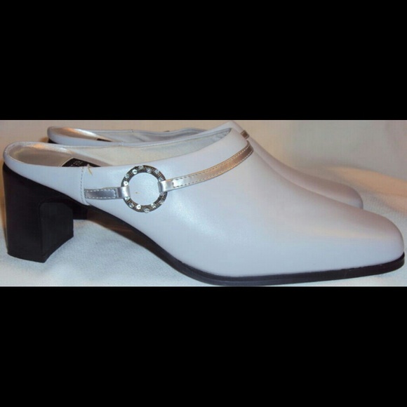 AJ VALENCIA NWOT PEARL GREY SHOES - Picture 3 of 6