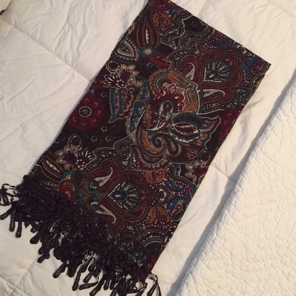 🍂Paisley Scarf with fringe🍂