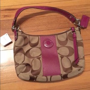 Logo Coach purse