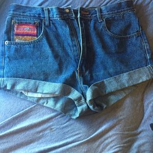 🗿 tribal print accent jean shorts 🗿