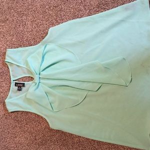 Cute bow tank!
