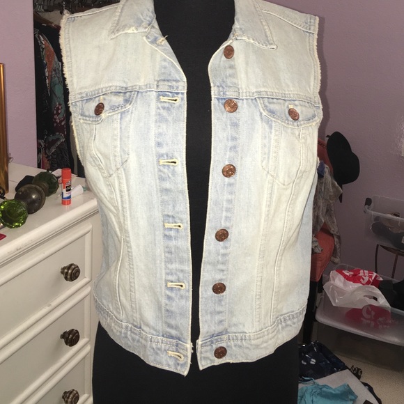 🚫SOLD🚫Jean vest 10 (medium-large)