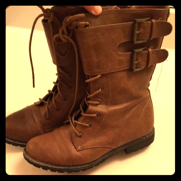 Size 8 brown combat boots