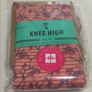 Knee high toesox