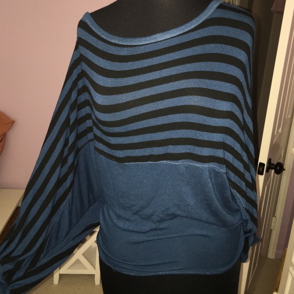 🚫SOLD🚫Market top 2 (medium) GREAT CONDITION