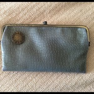 Billabong clutch