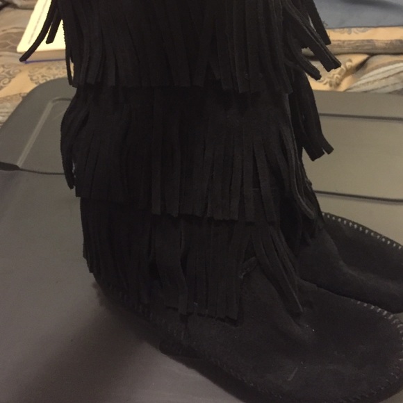 Black fringe boot